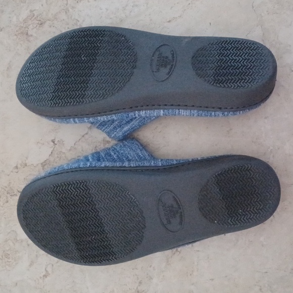 isotoner Slip-on Slippers - NWOT - Picture 4 of 7